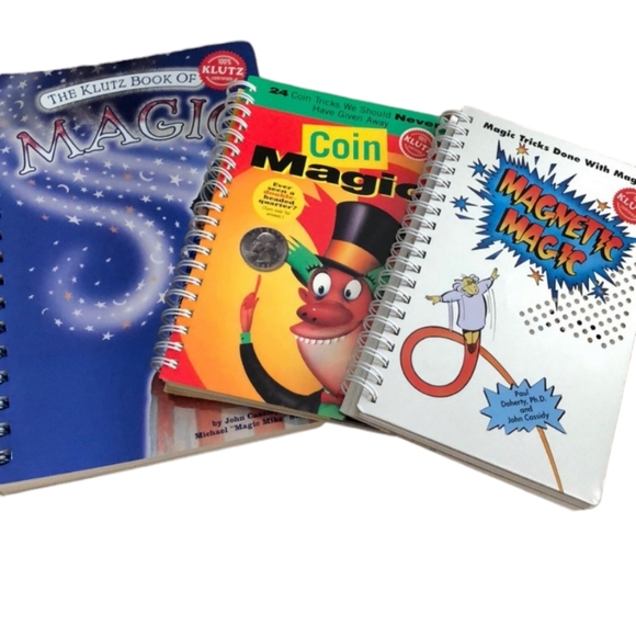 klutz Other - Magic book bundle!